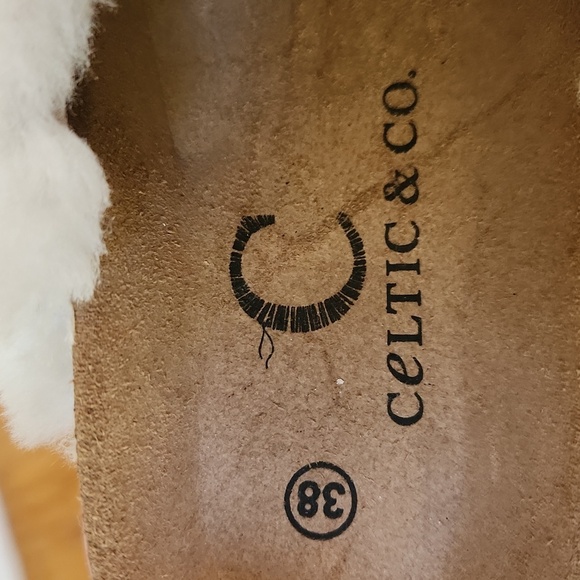 Celtic & Co. Shearling Crossover Sandals Size 7 - Picture 3 of 9